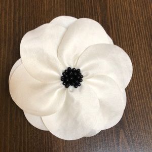 Ivory silk flower pin/hair clip NWOT